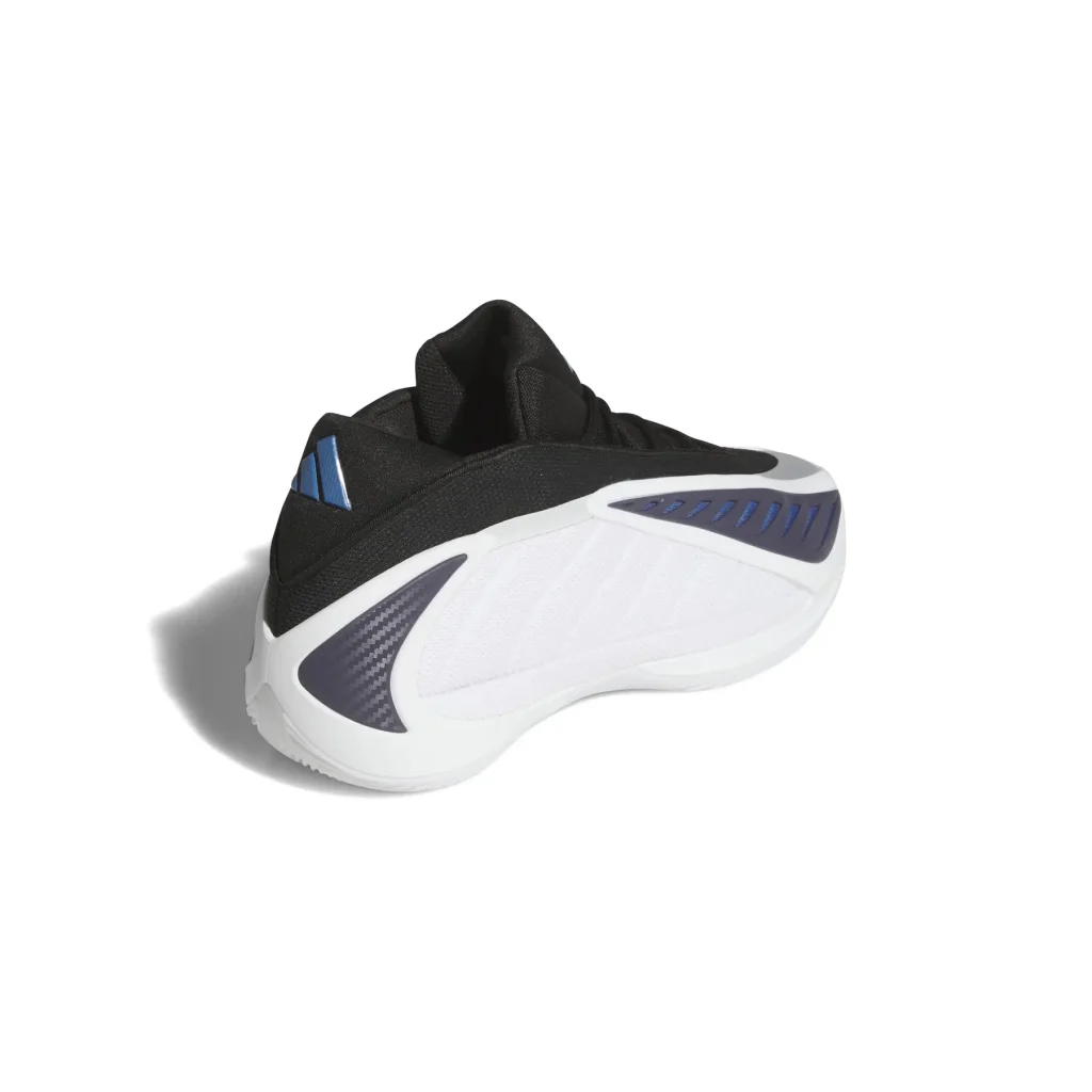 chaussures de basket Adidas blanches