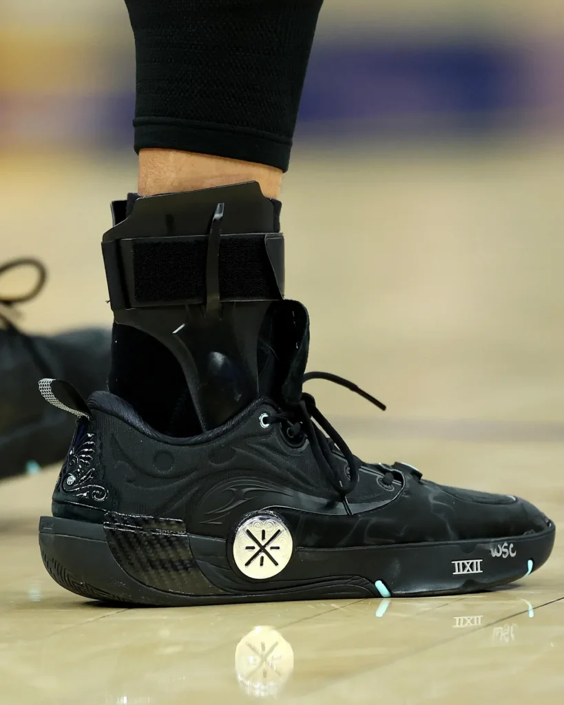 Stephen Curry signe chez Li-Ning
