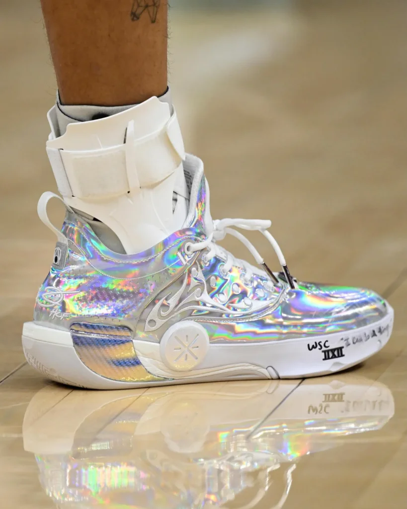 Stephen Curry signe chez Li-Ning